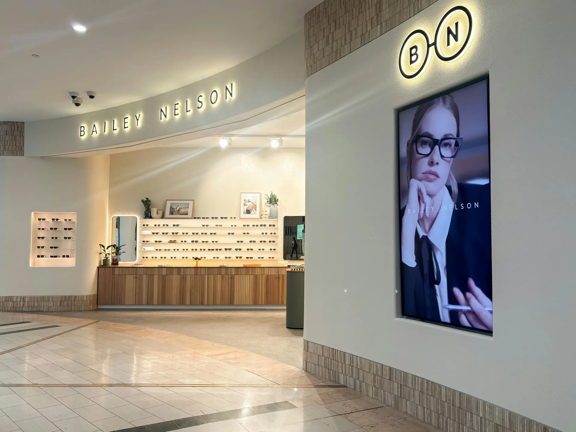 digital signage plaement in retail stores